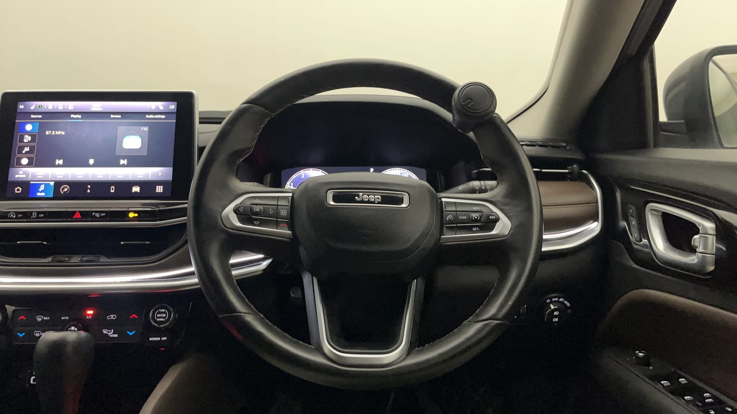 New Jeep Meridian interior STEERING VIEW