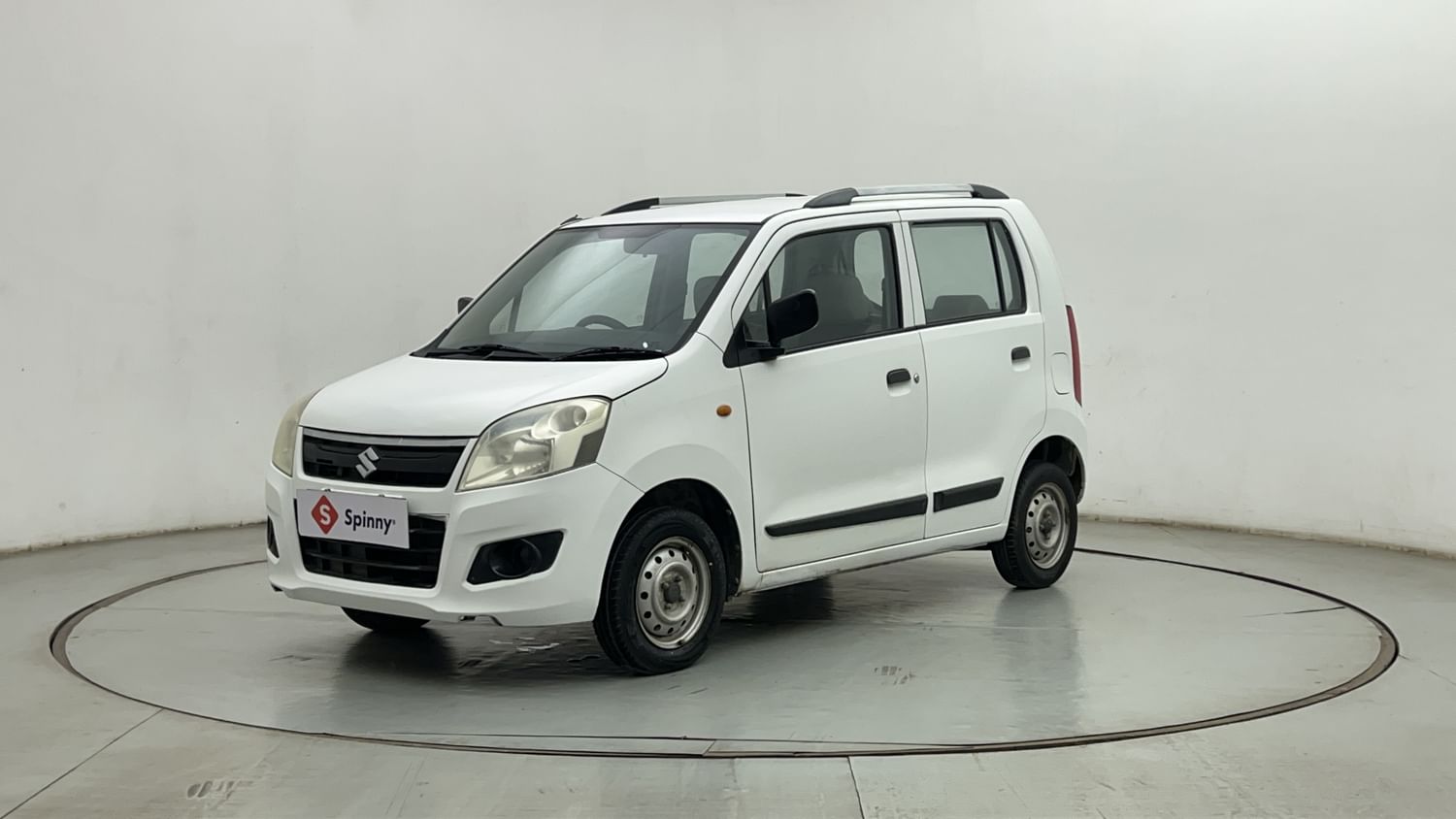 LEFT FRONT CORNER VIEW