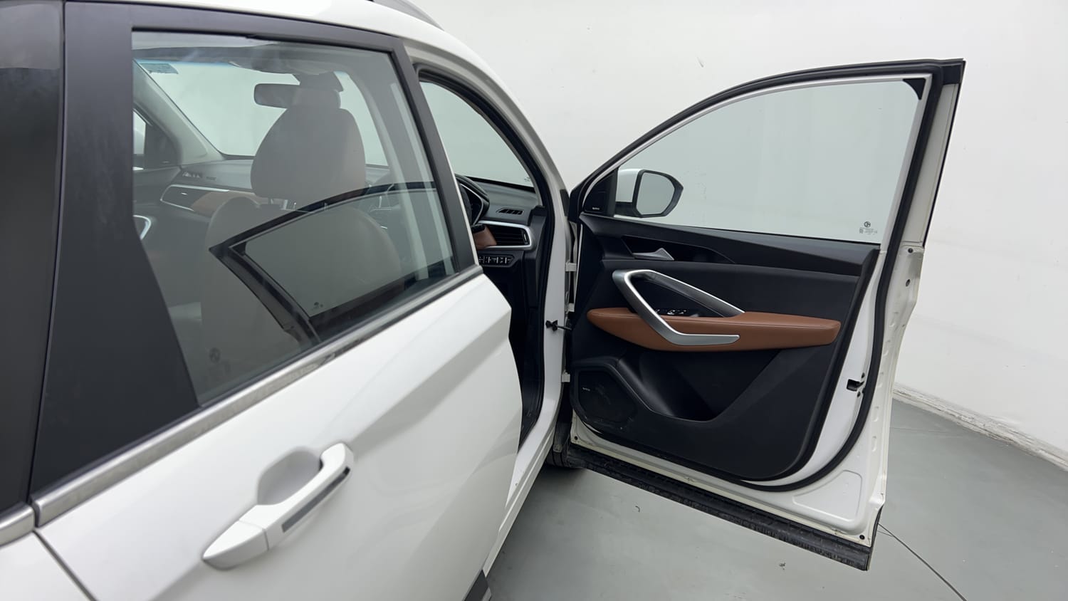 New MG Motors Hector Plus interior RIGHT FRONT DOOR OPEN VIEW