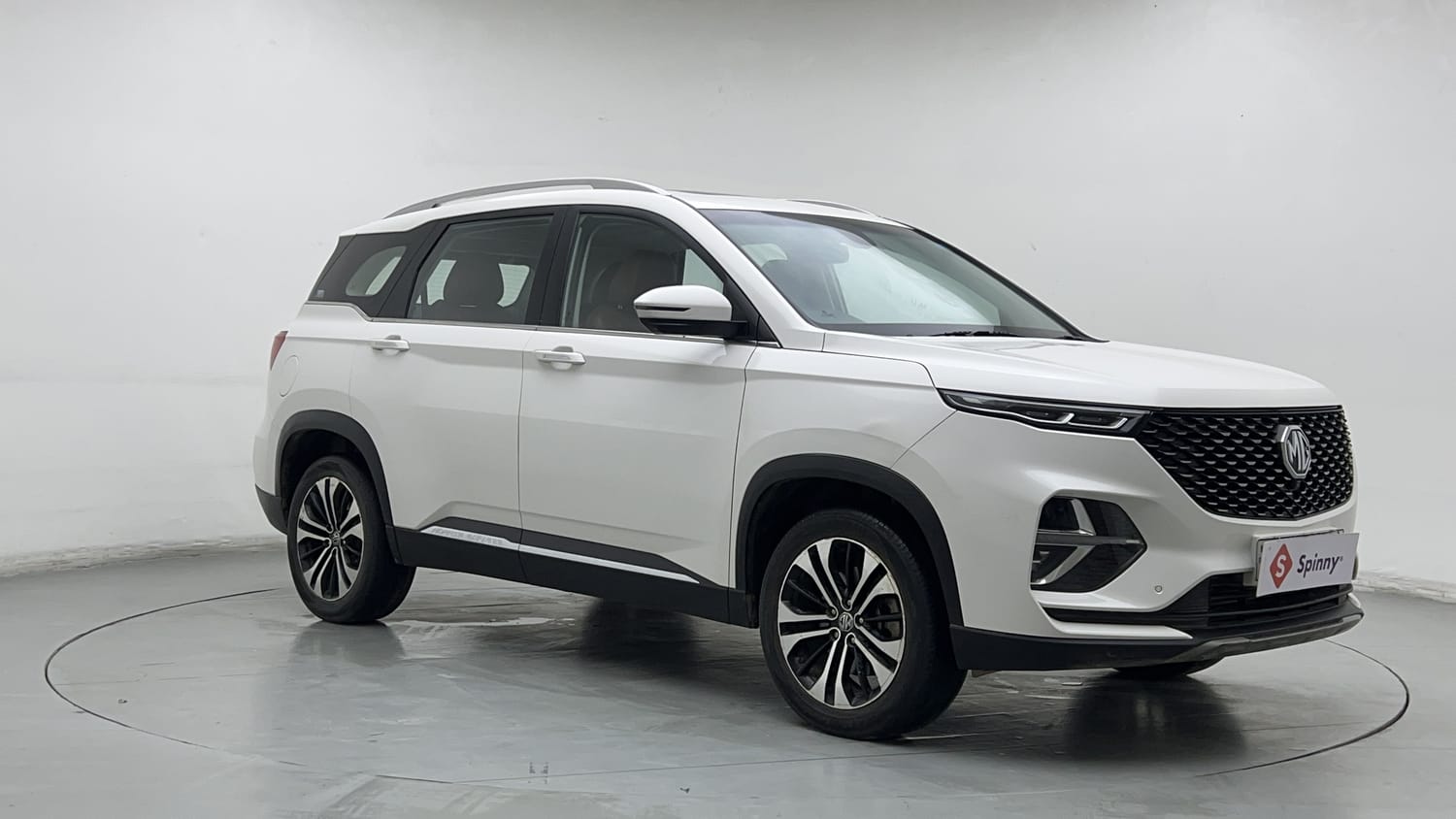 New MG Motors Hector Plus exterior RIGHT FRONT CORNER VIEW