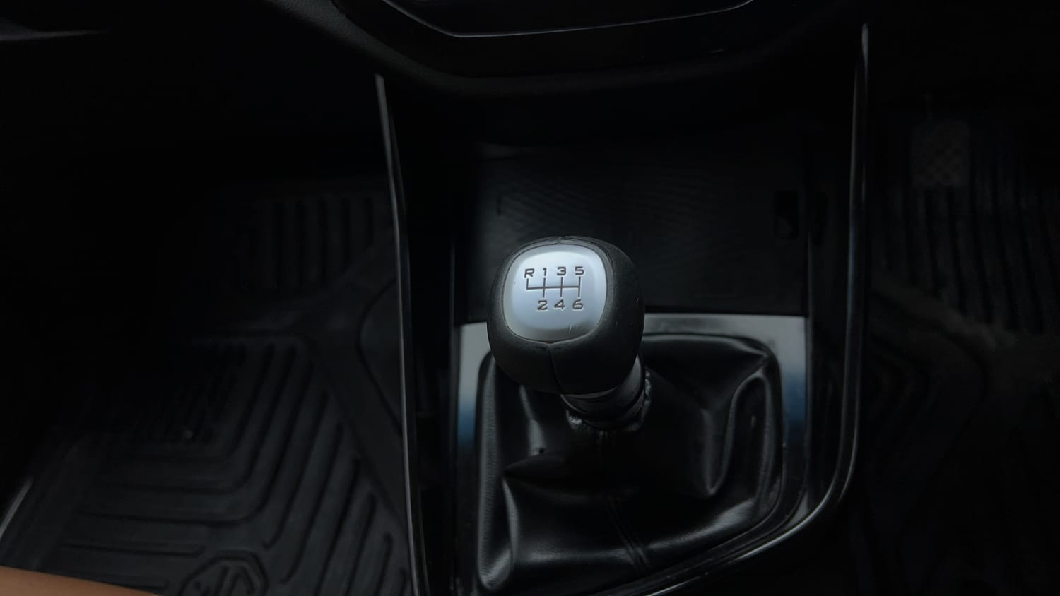 New MG Motors Hector Plus interior GEAR  KNOB VIEW