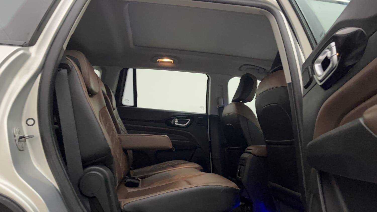 New Jeep Meridian interior RIGHT SIDE REAR DOOR CABIN VIEW
