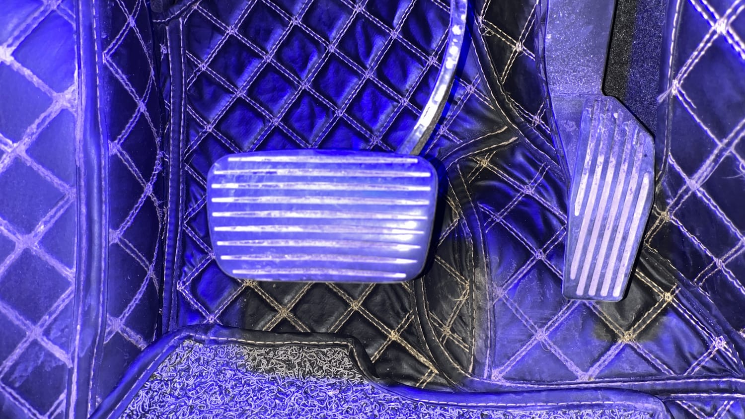 New Jeep Meridian interior PEDALS VIEW