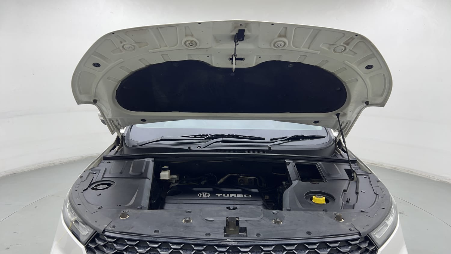 New MG Motors Hector Plus engine ENGINE & BONNET OPEN FRONT VIEW