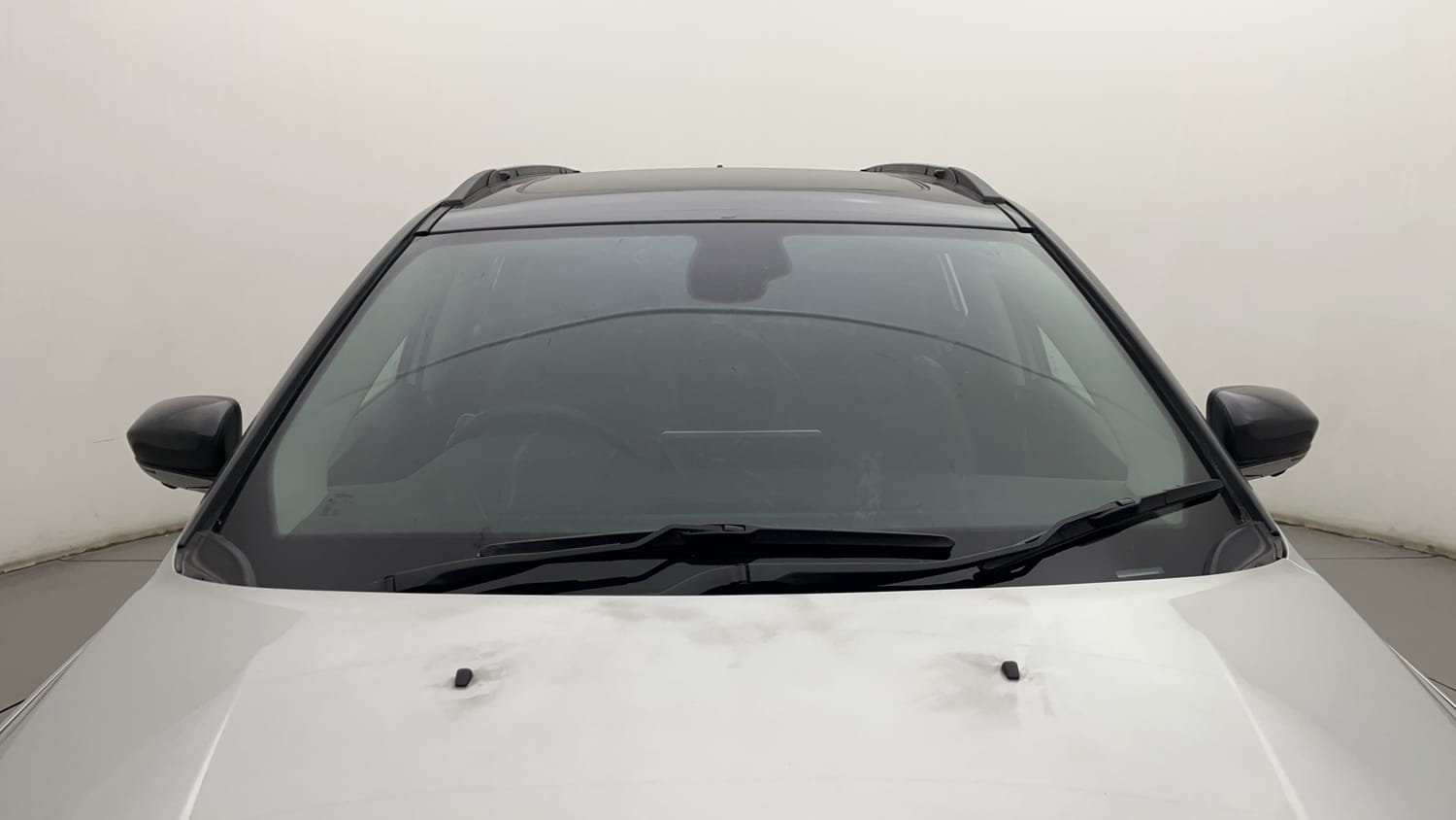 New Jeep Meridian exterior FRONT WINDSHIELD VIEW