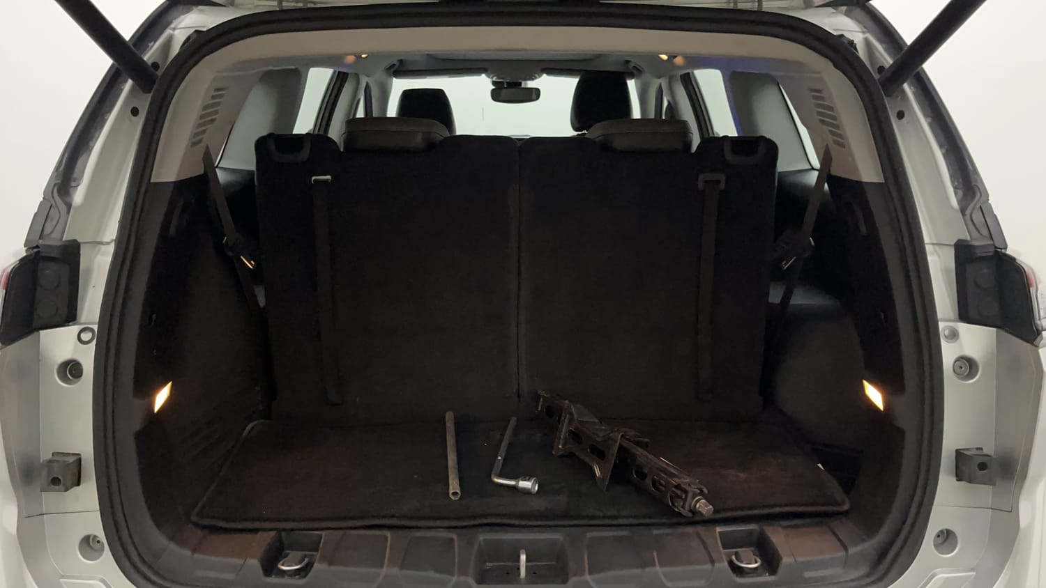 New Jeep Meridian interior DICKY INSIDE VIEW