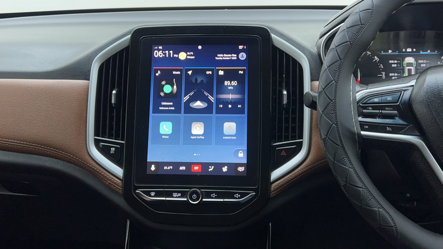 New MG Motors Hector Plus interior MUSIC SYSTEM & AC CONTROL VIEW