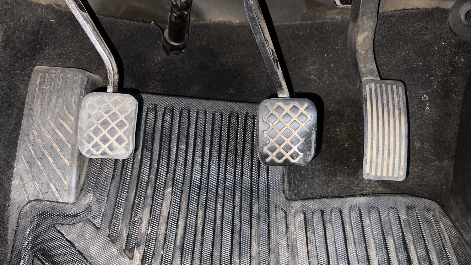 New MG Motors Hector Plus interior PEDALS VIEW