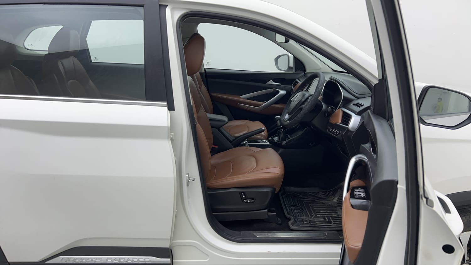 New MG Motors Hector Plus interior RIGHT SIDE FRONT DOOR CABIN VIEW