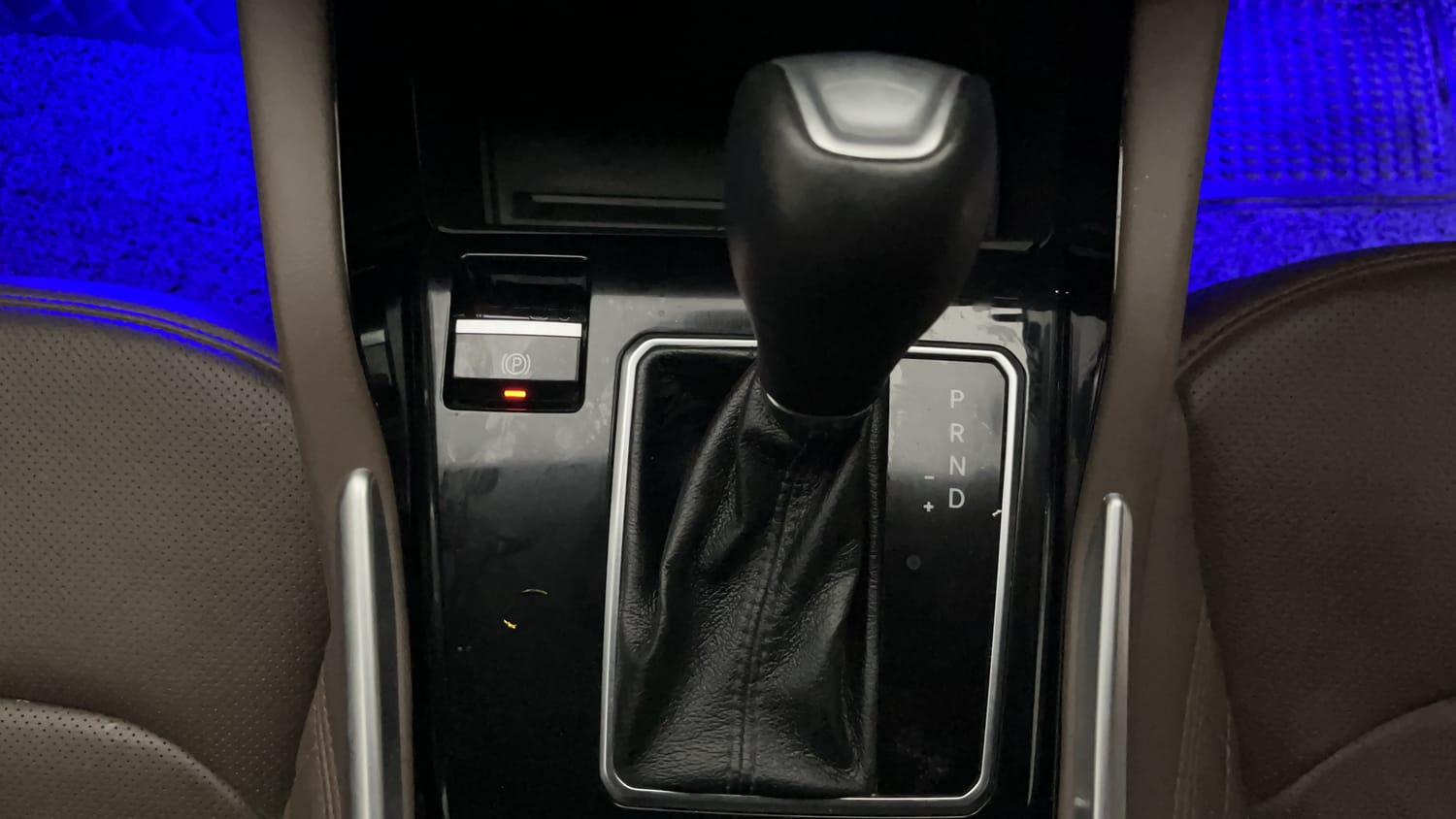 New Jeep Meridian interior GEAR  KNOB VIEW