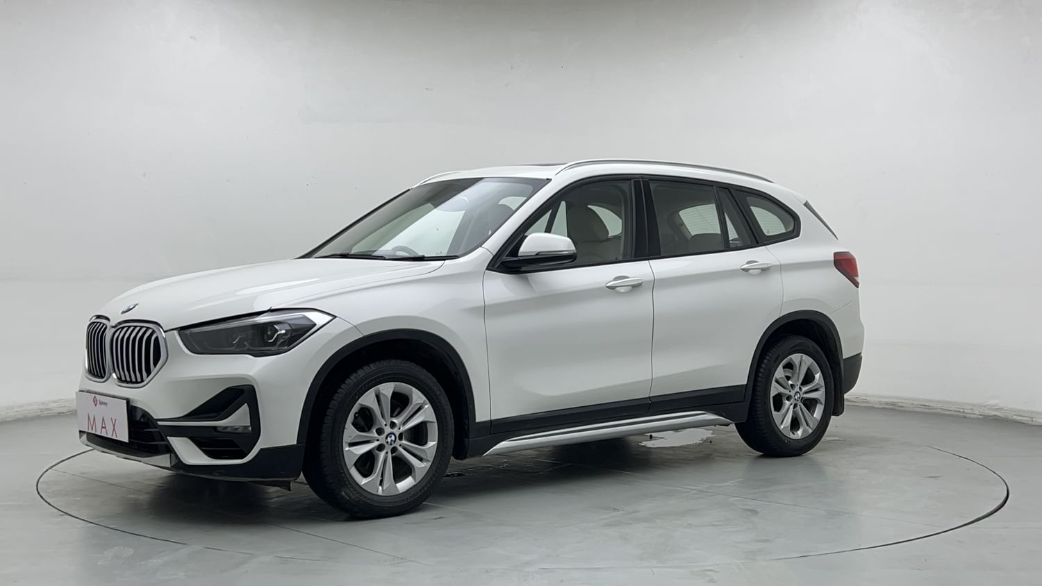 LEFT FRONT CORNER VIEW