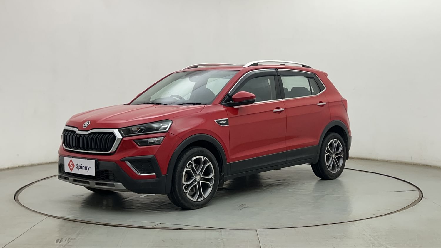 LEFT FRONT CORNER VIEW