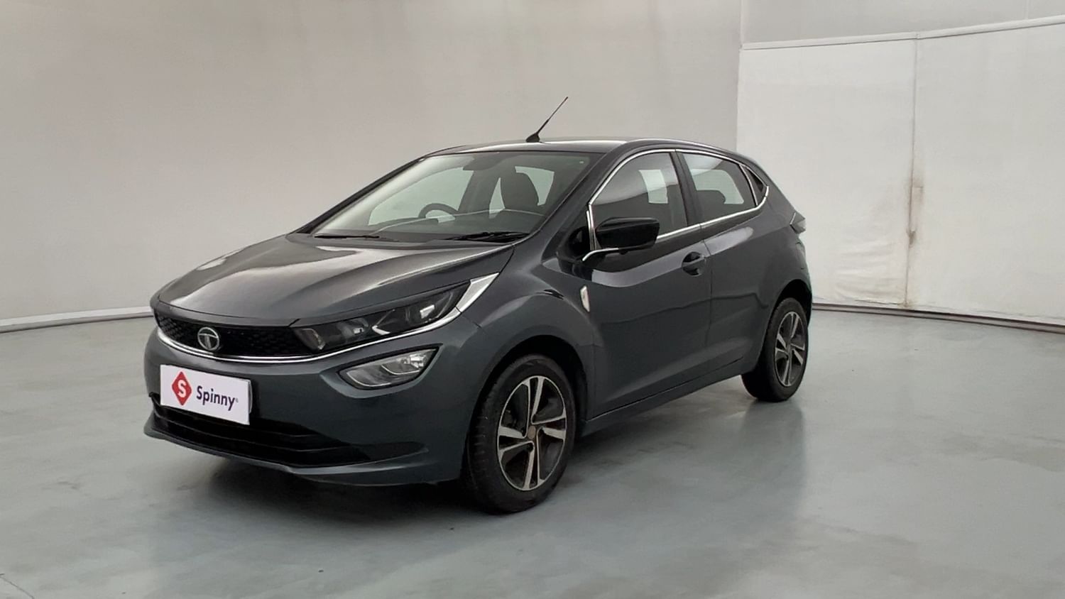 LEFT FRONT CORNER VIEW