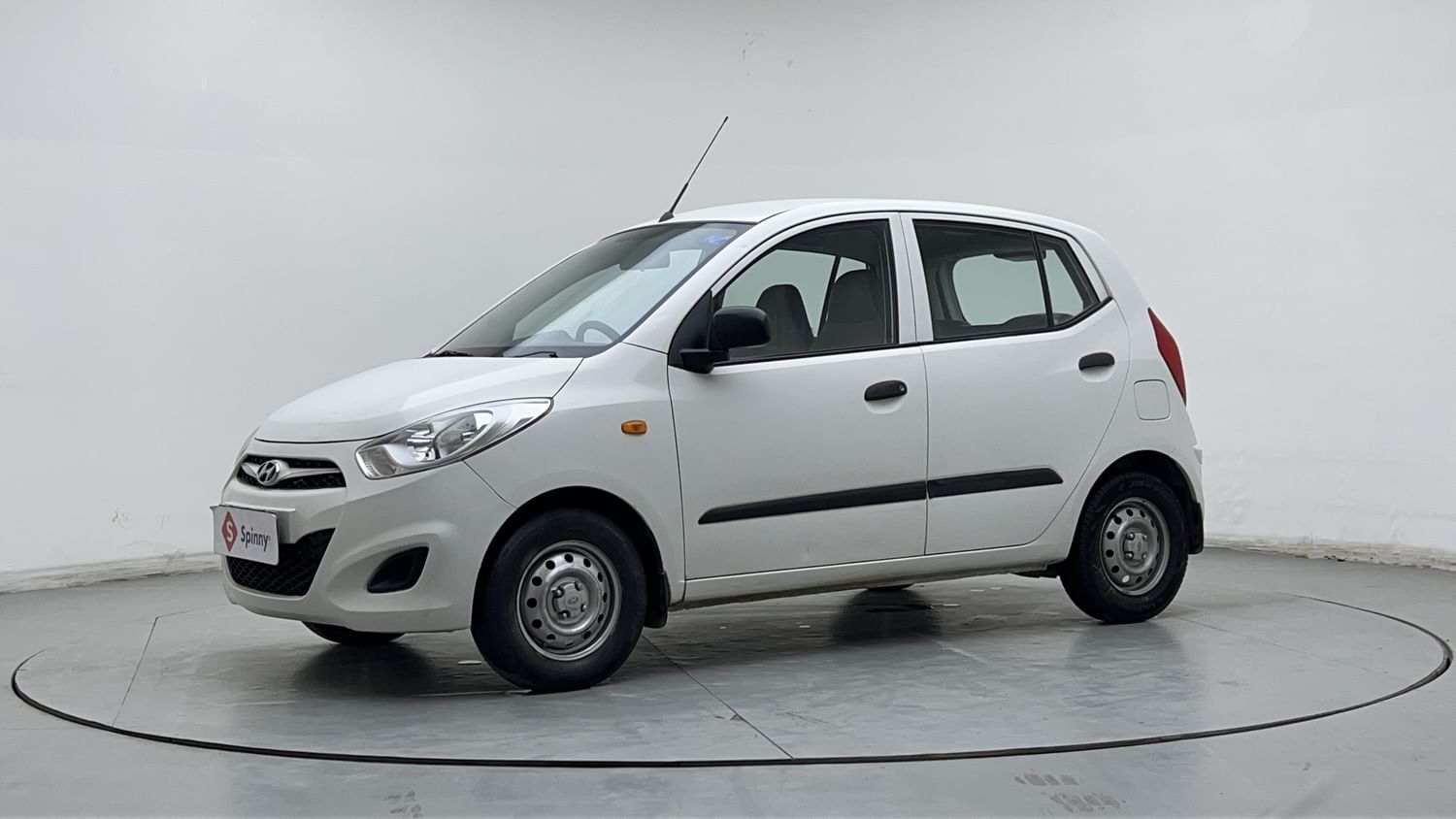 LEFT FRONT CORNER VIEW