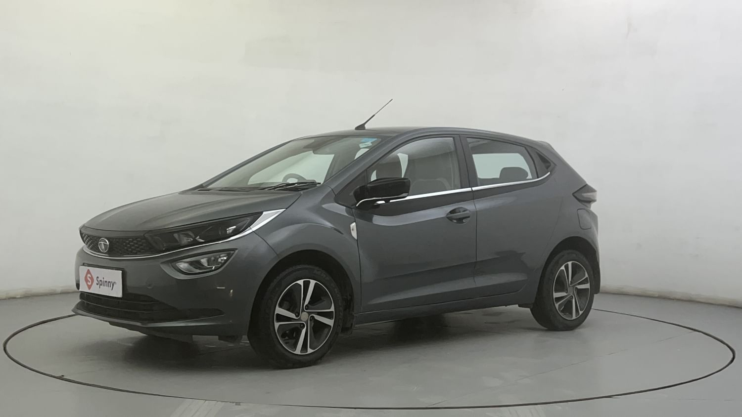 LEFT FRONT CORNER VIEW