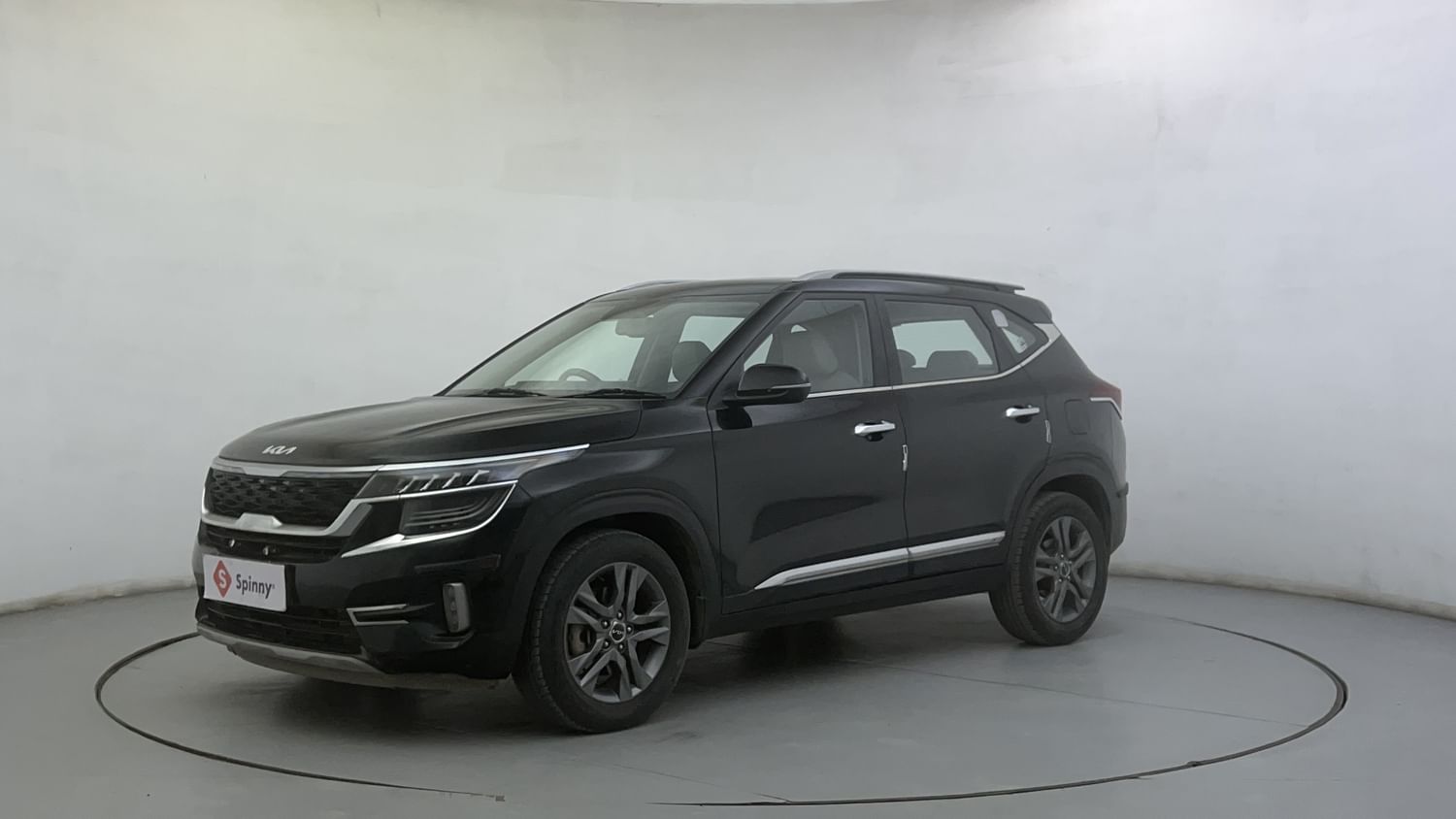 LEFT FRONT CORNER VIEW