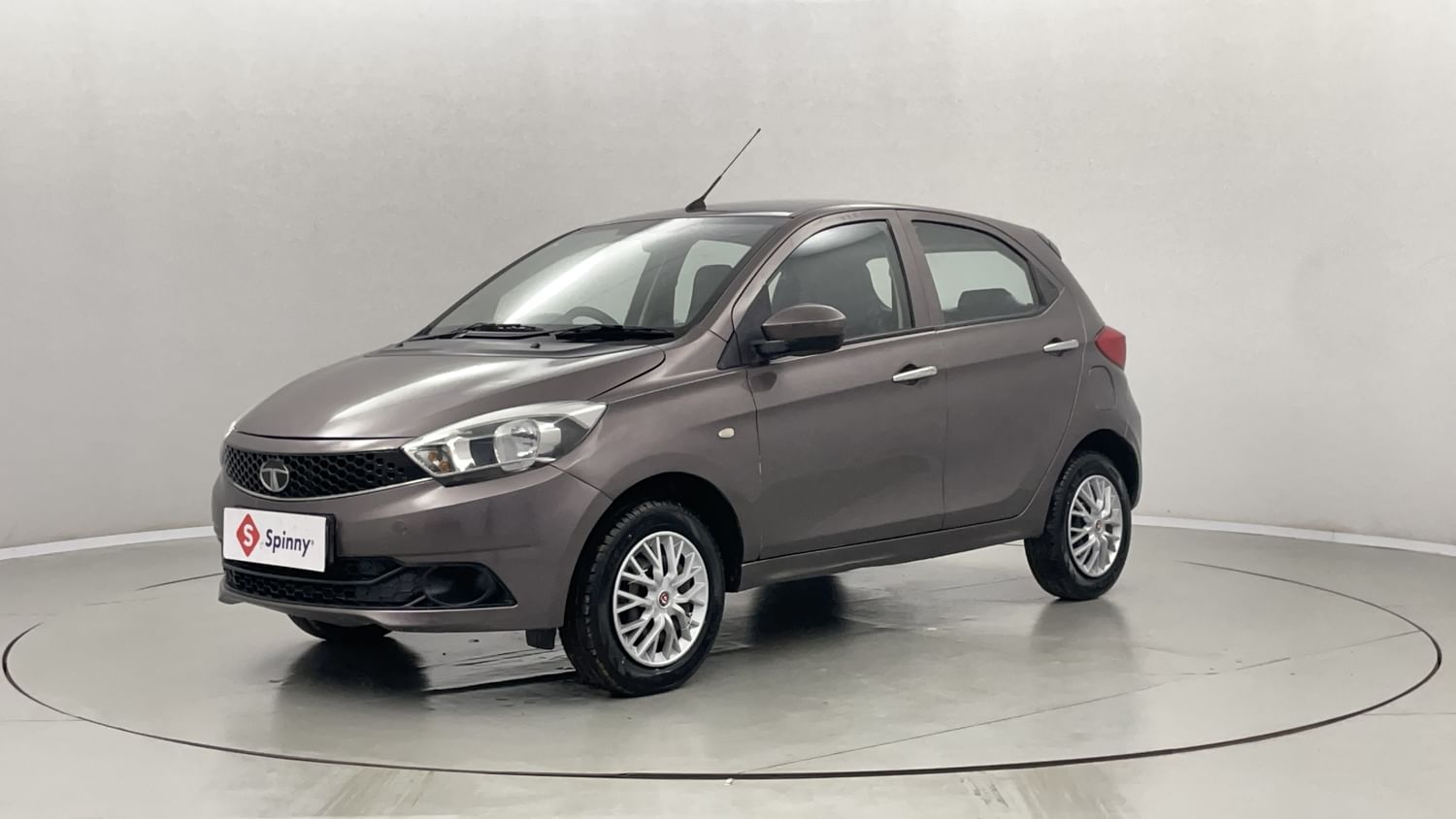 LEFT FRONT CORNER VIEW