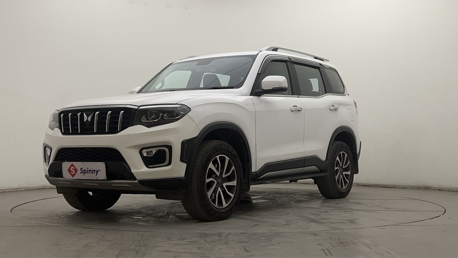 LEFT FRONT CORNER VIEW