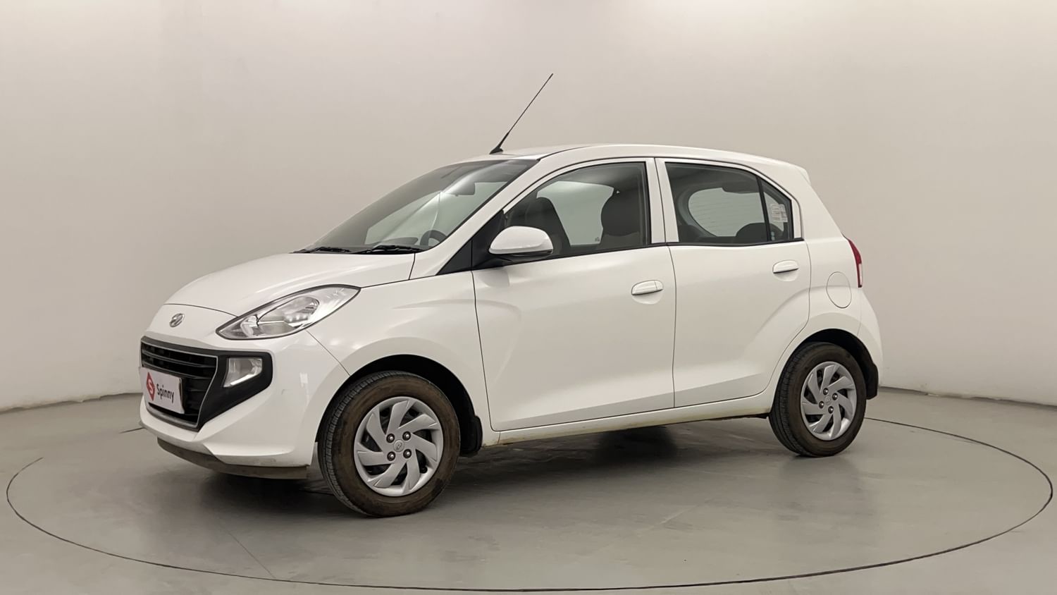 LEFT FRONT CORNER VIEW