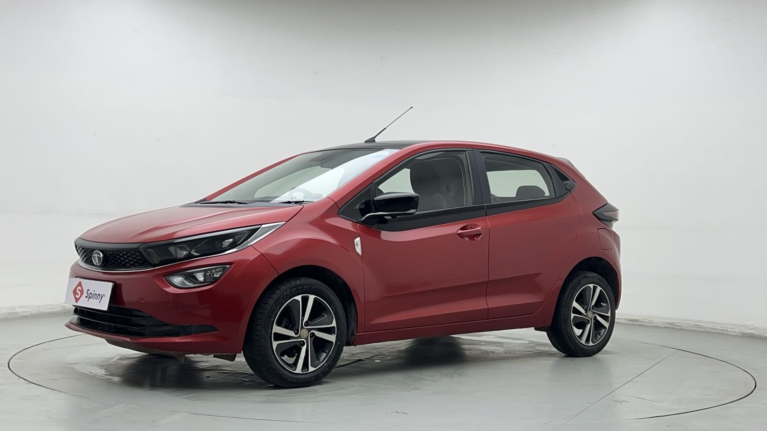 LEFT FRONT CORNER VIEW