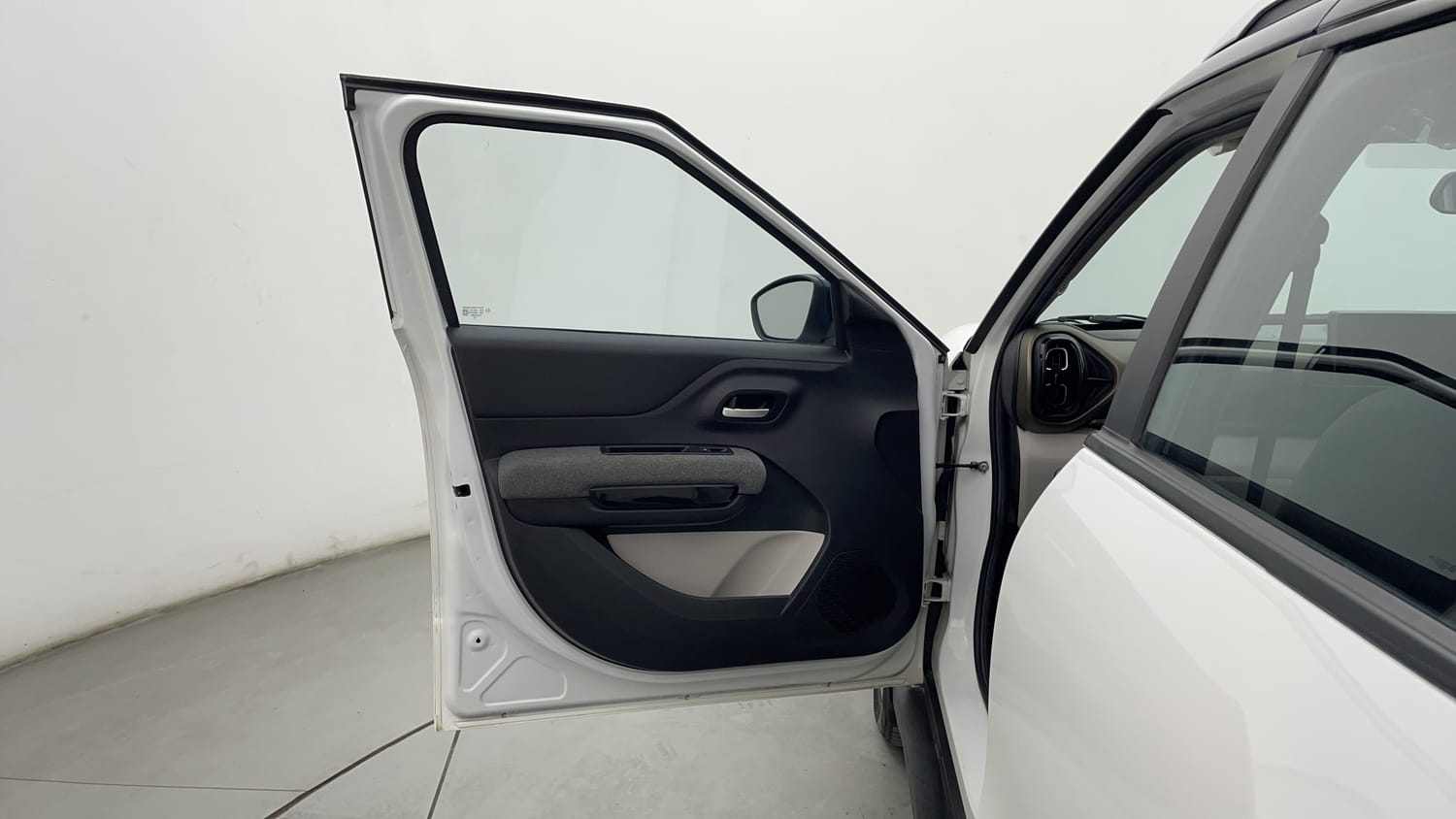 New Citroen C3 AIRCROSS interior LEFT FRONT DOOR OPEN VIEW