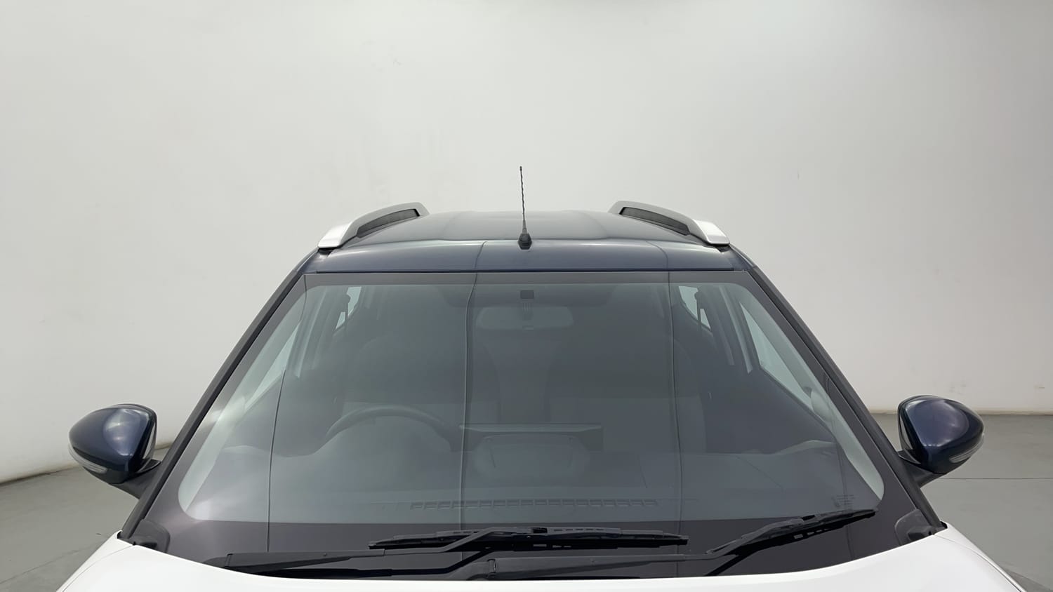 New Citroen C3 AIRCROSS exterior FRONT WINDSHIELD VIEW