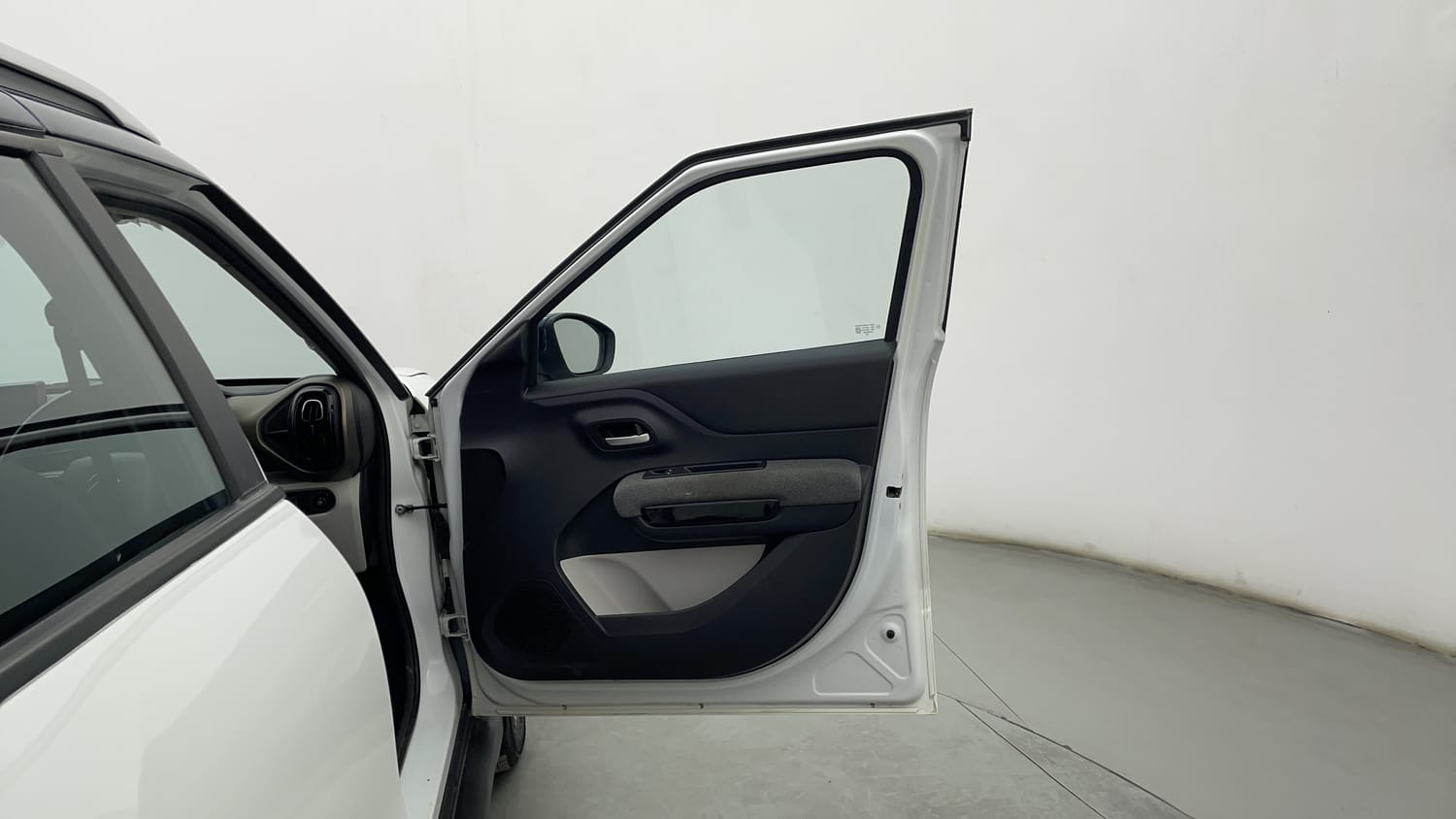New Citroen C3 AIRCROSS interior RIGHT FRONT DOOR OPEN VIEW