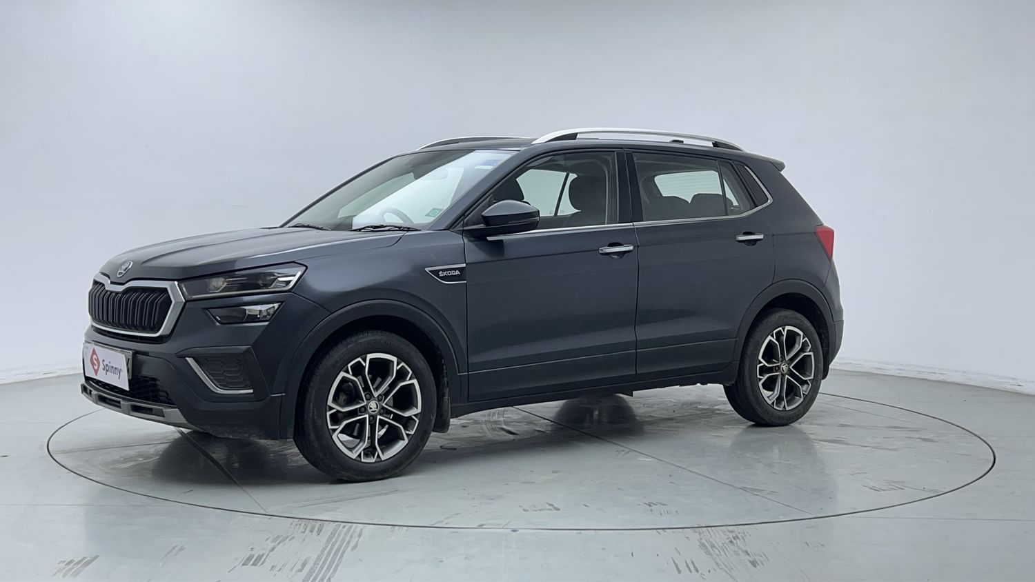 LEFT FRONT CORNER VIEW