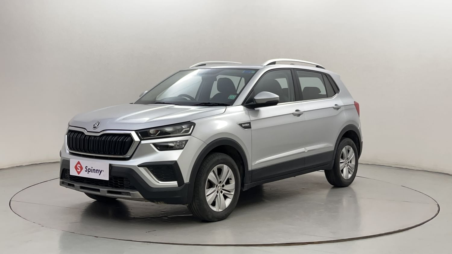 LEFT FRONT CORNER VIEW