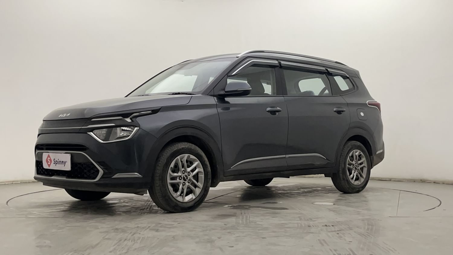 LEFT FRONT CORNER VIEW