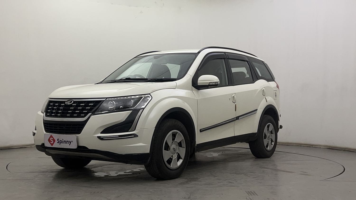 LEFT FRONT CORNER VIEW