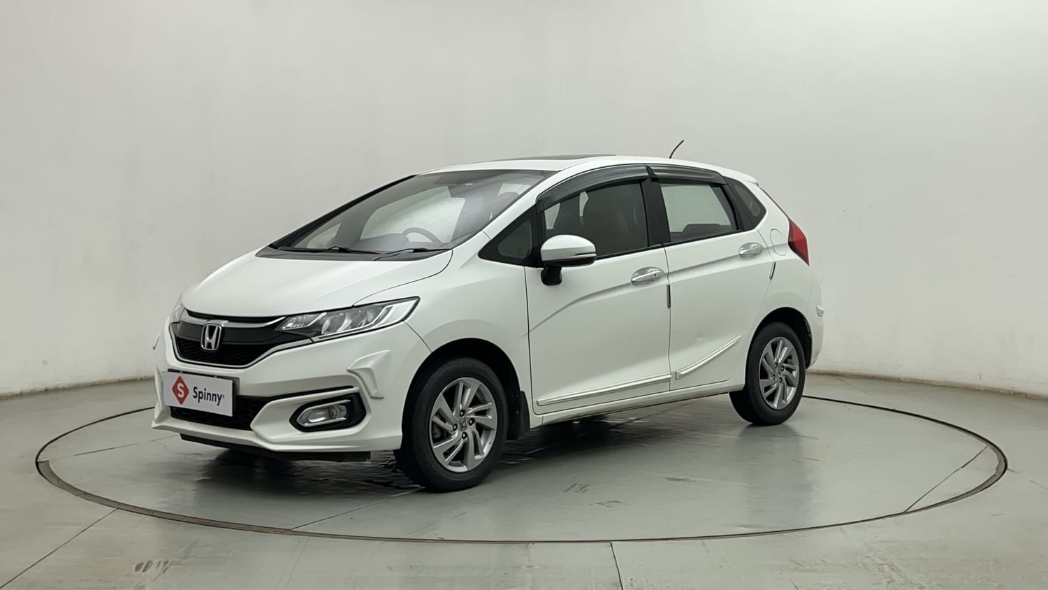 LEFT FRONT CORNER VIEW