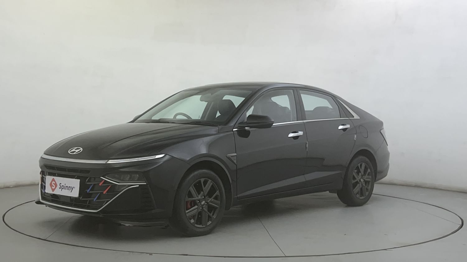 LEFT FRONT CORNER VIEW