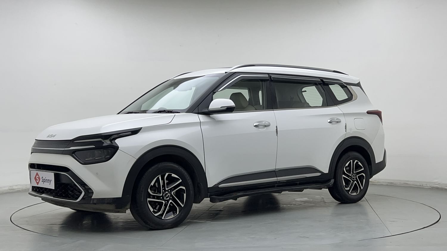 LEFT FRONT CORNER VIEW