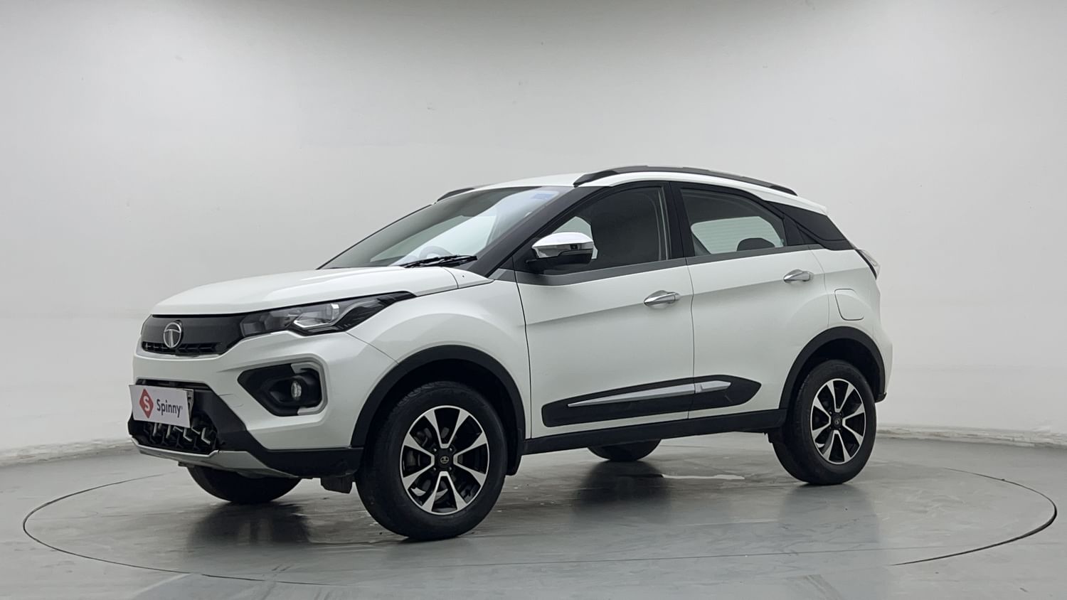 LEFT FRONT CORNER VIEW