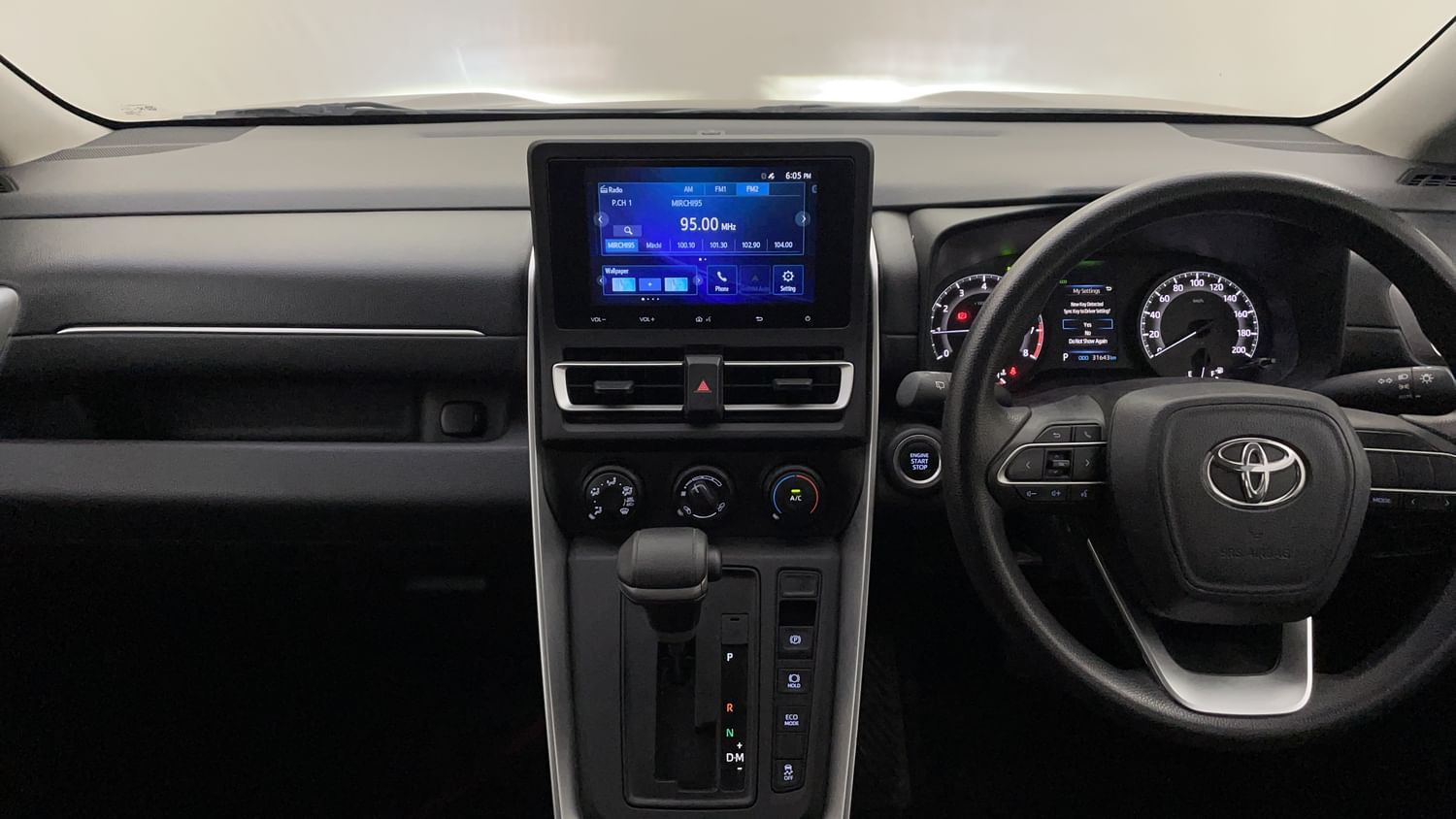 New Toyota Innova Hycross interior MUSIC SYSTEM & AC CONTROL VIEW