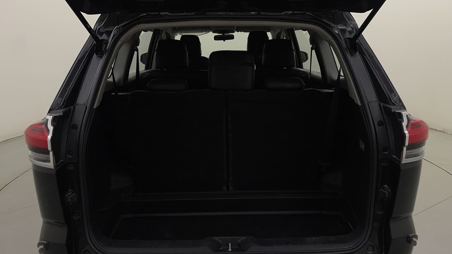 New Toyota Innova Hycross interior DICKY INSIDE VIEW