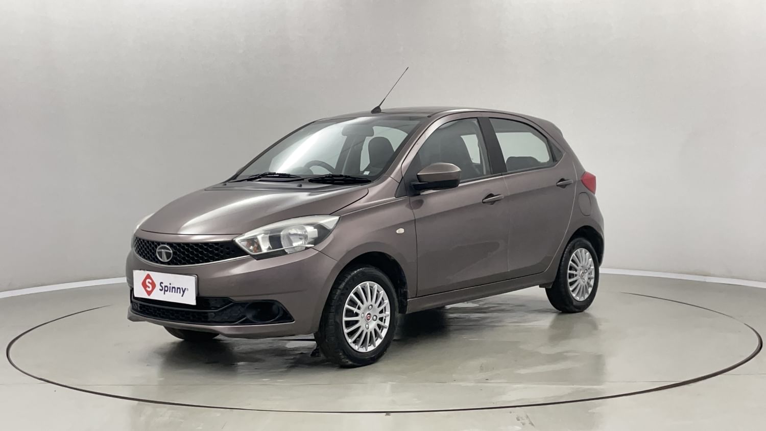 LEFT FRONT CORNER VIEW