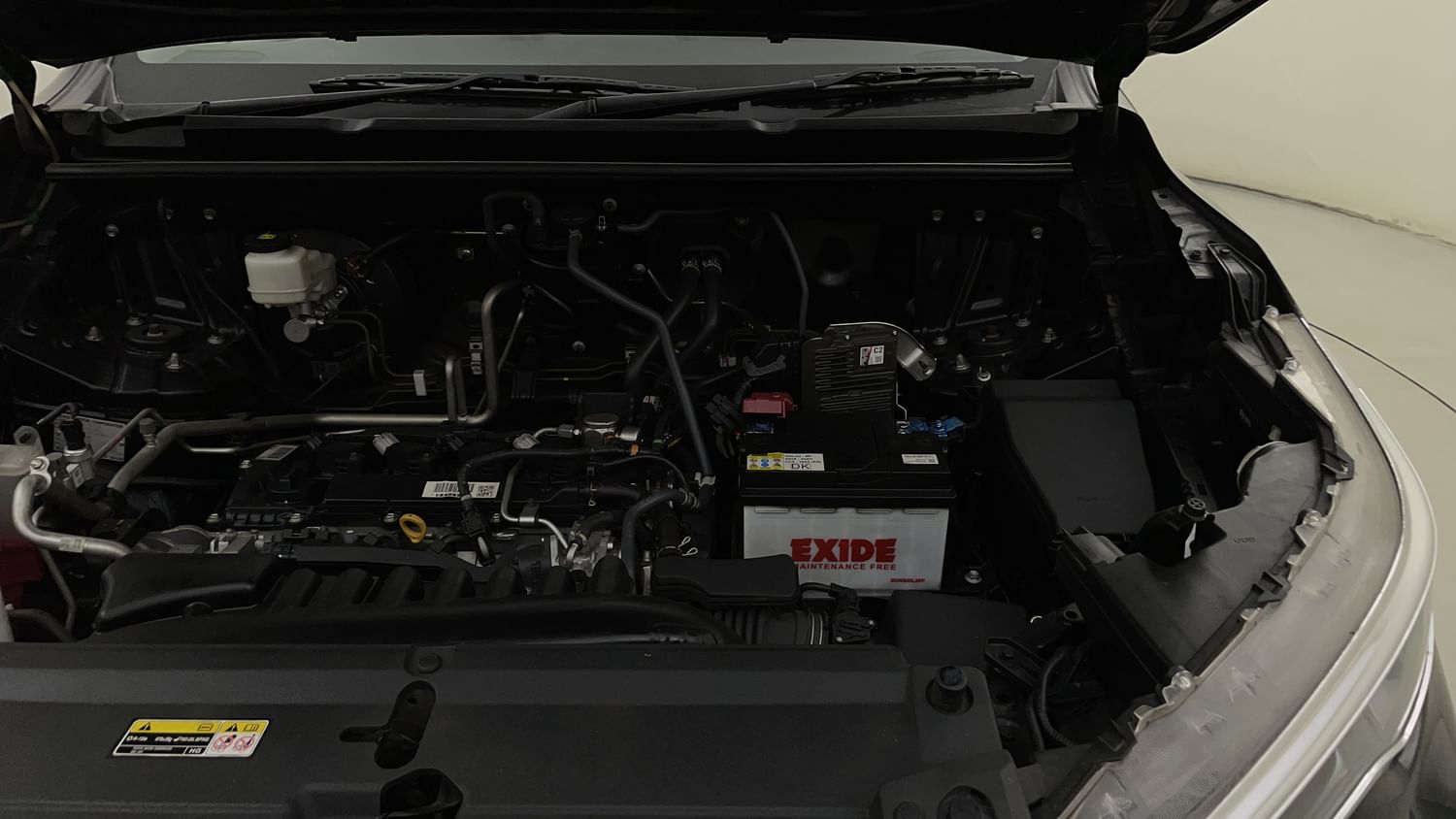 New Toyota Innova Hycross engine ENGINE LEFT SIDE HINGE & APRON VIEW