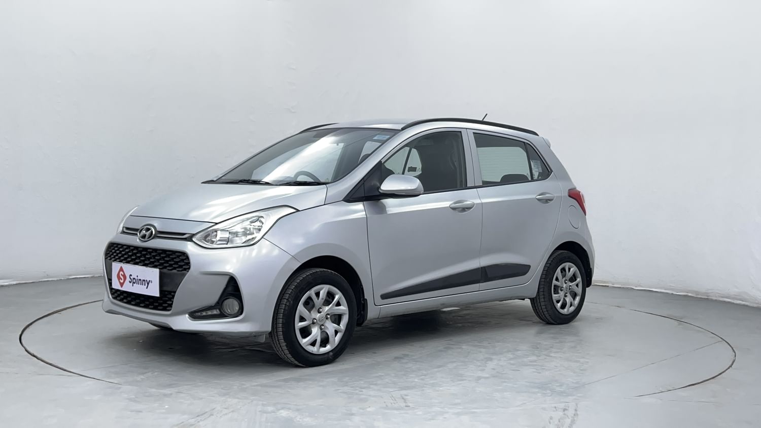 LEFT FRONT CORNER VIEW