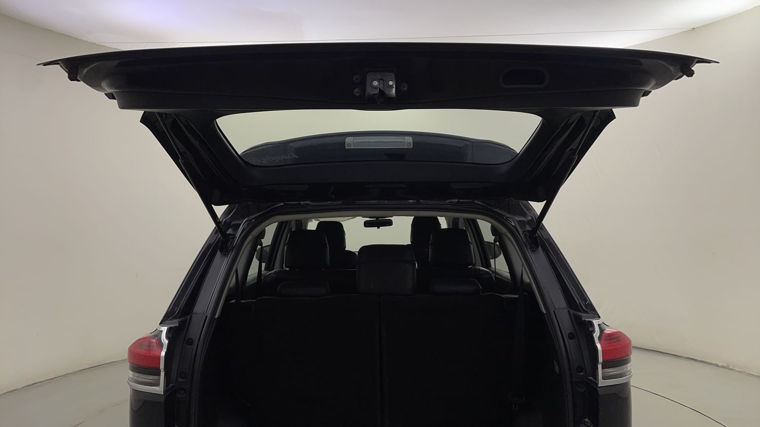 New Toyota Innova Hycross interior DICKY DOOR OPEN VIEW