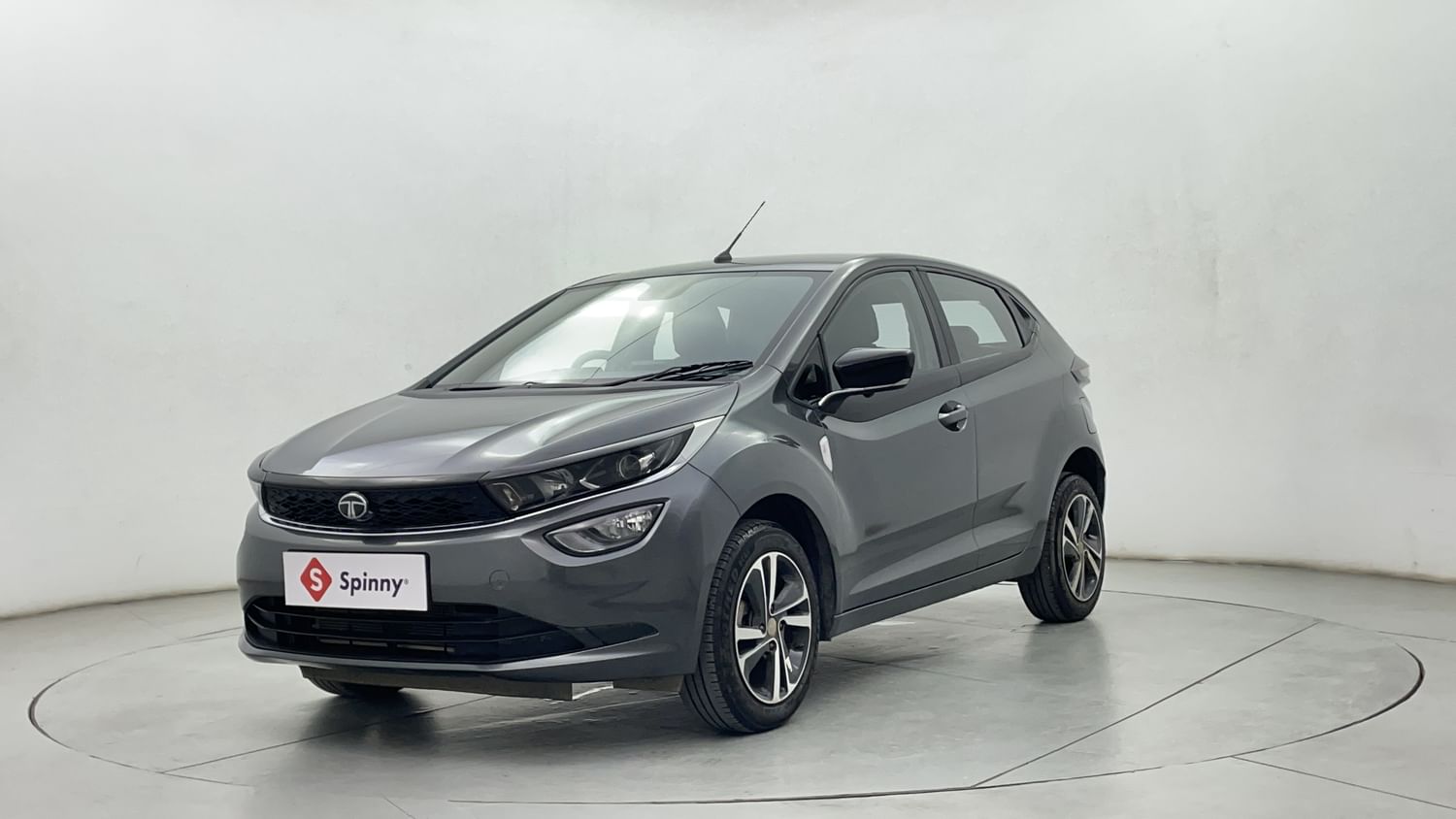 LEFT FRONT CORNER VIEW