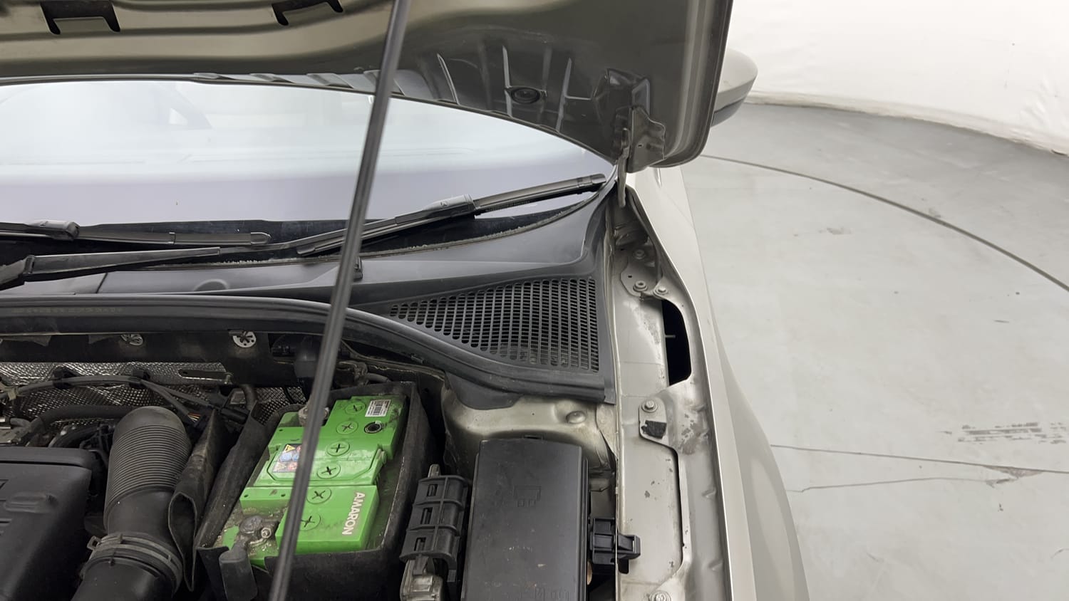 New Skoda Octavia engine ENGINE LEFT SIDE HINGE & APRON VIEW