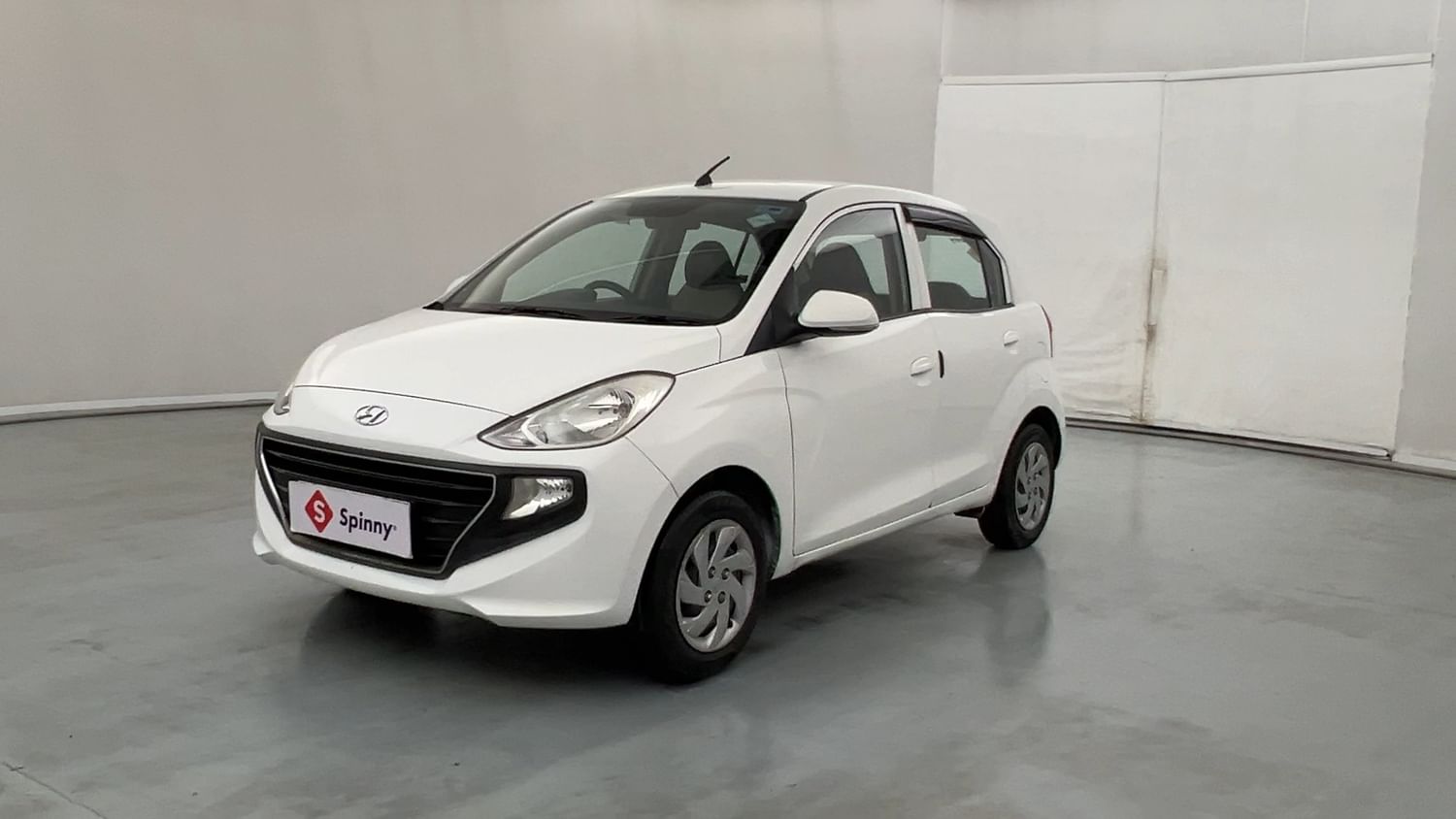 LEFT FRONT CORNER VIEW