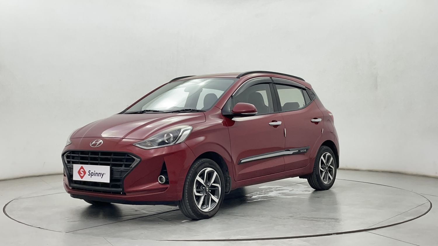 LEFT FRONT CORNER VIEW