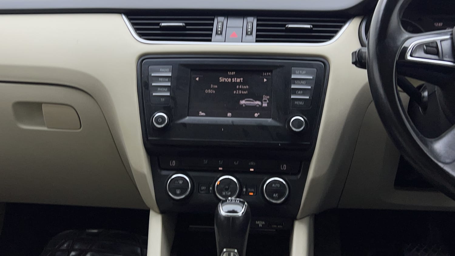 New Skoda Octavia interior MUSIC SYSTEM & AC CONTROL VIEW