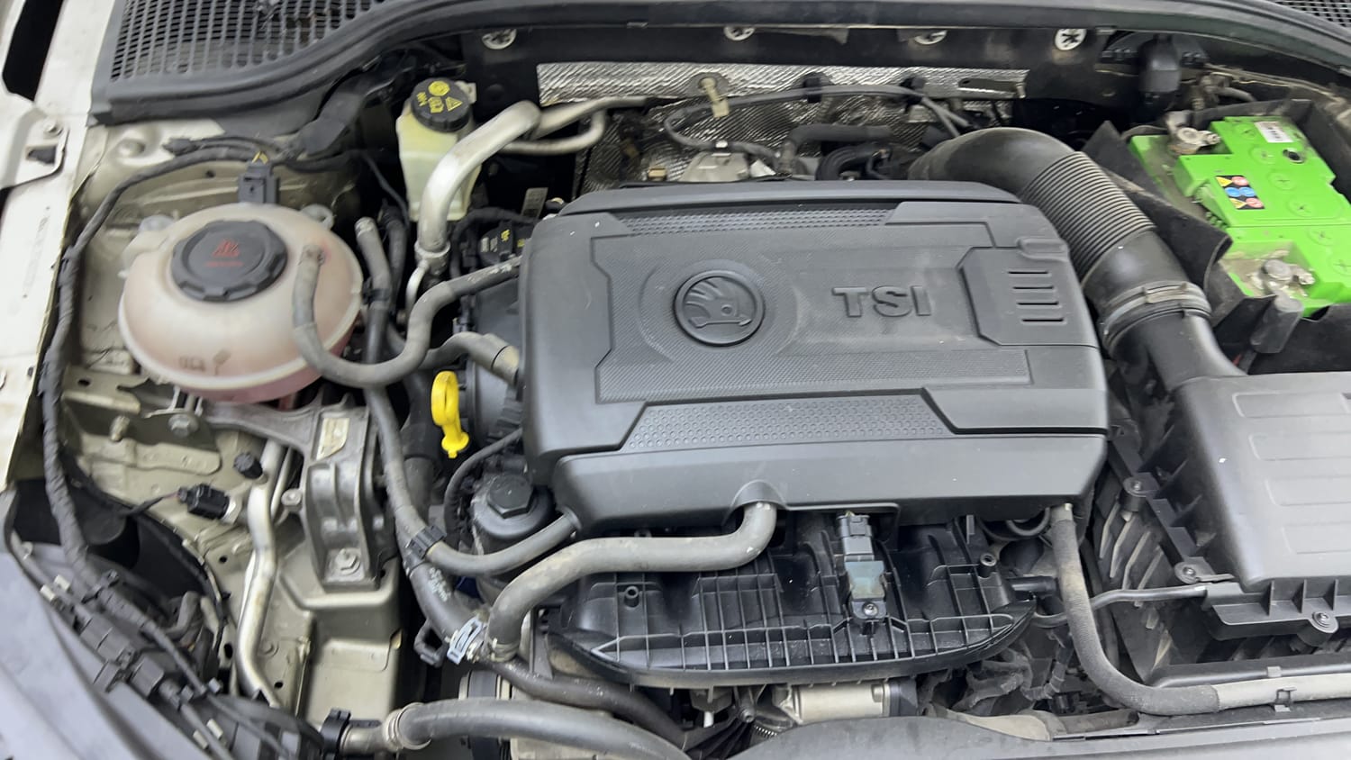 New Skoda Octavia engine ENGINE RIGHT SIDE VIEW