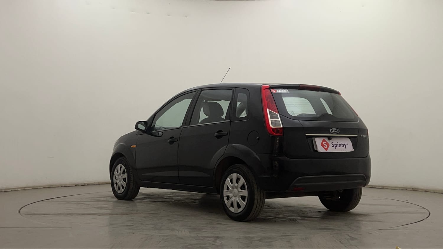 2013 Ford Figo - 3