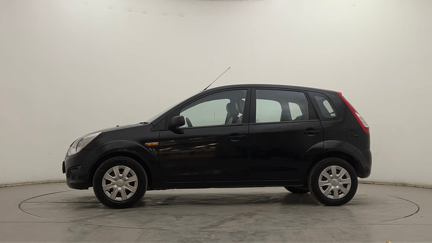 2013 Ford Figo - 2