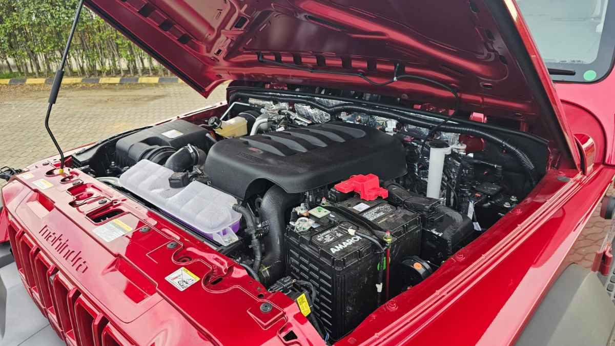 New Mahindra Thar Roxx engine ENGINE RIGHT SIDE VIEW